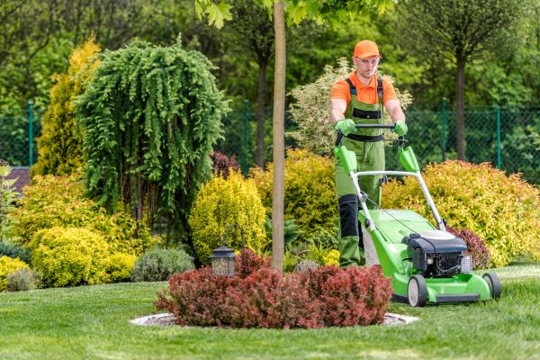 Commercial Yard Maintenance in North Canton